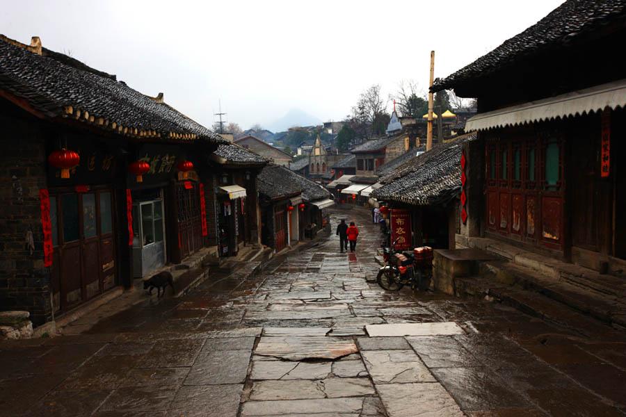 逃离黑与白的房间