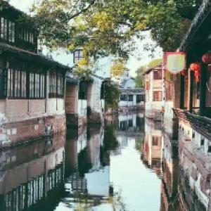 救援旅行男孩
